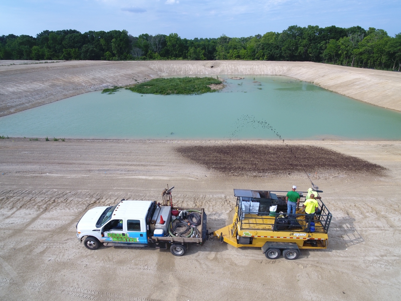 Even when facing labor shortages, a small team of workers easily applies ProGanics DUAL to the slopes. Photo courtesy of Earth & Turf Reps