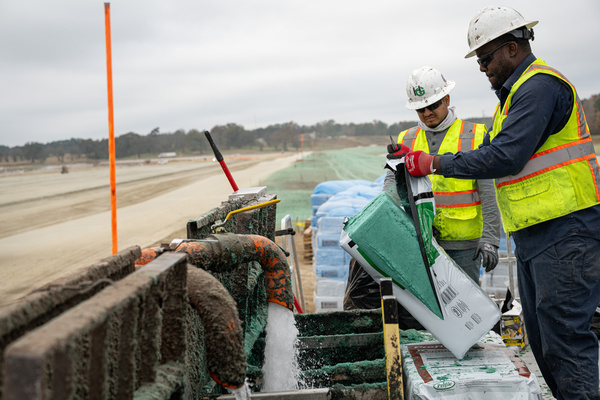 The award-winning project employed ProGanics Biotic Soil Media, Flexterra HP-FGM and Profile Wood.